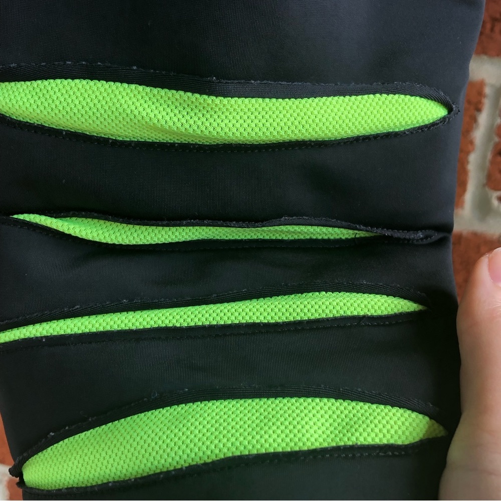 Under Armor Capri workout pants Black & Neon Green Size M —#022 - Picture 5 of 9